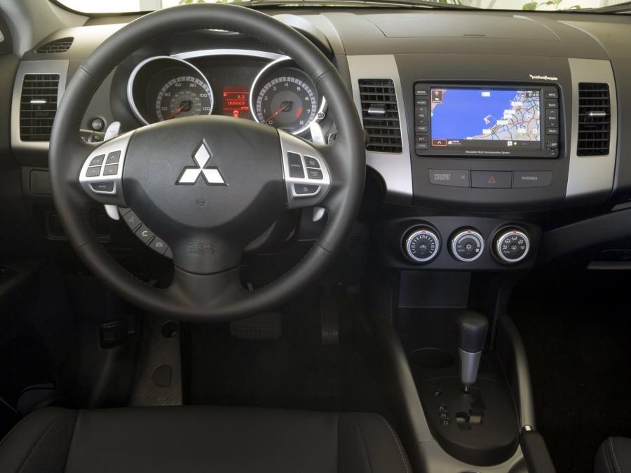  Mitsubishi Outlander 4WD 2007 года  (US) (фото 10 из 66)